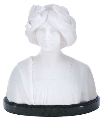 Бюст неизвестной девушки (Флора?). ЕвропаНачало XX векаалебастр; резьба, шлифовка15,7 см х 