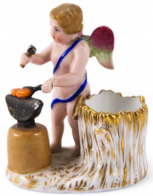 Амур, кующий сердца. Европасередина XIX векафарфор, литье, роспись10 см х смПредставлена 