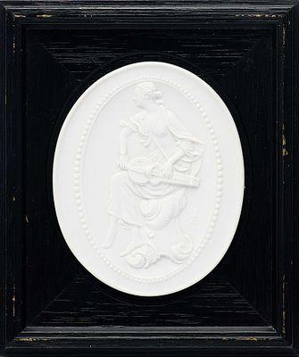 Скульптурный рельеф &laquo;Эрато&raquo;. Мейсен, Германия1981-82 ггПанно: бисквит, литье; Рама: дерево 