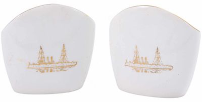 Салфетница &laquo;40 лет Октября&raquo;. Ломоносовский Фарфоровый заводпосле 1957гфарфор, литье, золочение7 