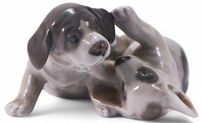 Скульптура Щенки фарфор, Royal Copenhagen Копенгаген, Дания кон. ХХ в. 9,8х5,4 см. Копенгаген 