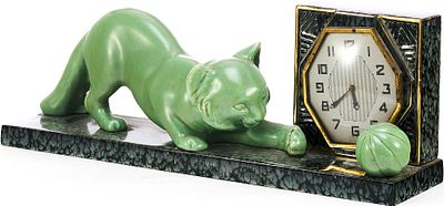 Часы настольные с фигурой кошки фаянс, металл, литье, штамп, стекло Франция 1930-е гг. 43,2х15,4 см.