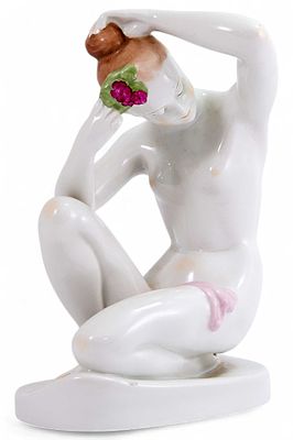Скульптура Обнаженная цветами фарфор, Акуинкум (Aquincum) Венгрия сер. ХХ в. Н-24,5 см. Акуинкум 