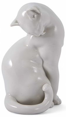Скульптура Умывающаяся Кошка фарфор, Аугартен (Augarten) Австрия посл. 1923 г. Н-14,5 см. Аугарт 