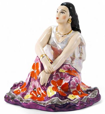 Скульптура Цыганка Земфира сидящая фарфор, Дулевский фарфоровый завод Дулево 1960-е гг. Н-19,3 см. 