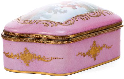 Шкатулка в стиле &laquo;рококо&raquo;. Францияконец XIX начало XX ввфарфор, деколь, золочение, бронза 
