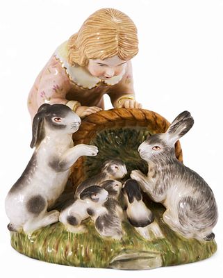 Скульптура &laquo;Девочка с кроликами&raquo;. Германия.XX векфарфор, роспись надглазурная, золочение13,5 см 