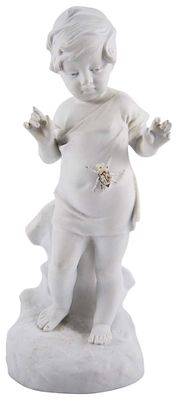 Скульптура &laquo;Мальчик с жуком&raquo;. Париж, Францияпоследняя четверть XIX века (?)бисквит, литьё27 см х 