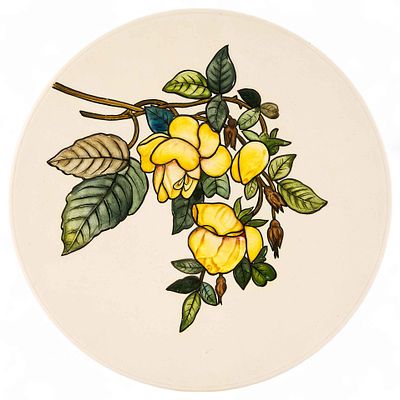 Декоративная тарелка &laquo;Шиповник&raquo;. Австро- Венгрия1900-1917 ггопак-фаянс, литье, роспись33,8 см х 