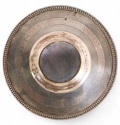 Блюдо с орнаментом. АвстрияКонец XIX векасеребро 800, гравировка, гильоширование см х 18 