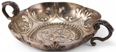 Конфетница в стиле нео-рококо. Австрияпосл е 1922 гсеребро 800, штамп3 см х 9,4 см63 