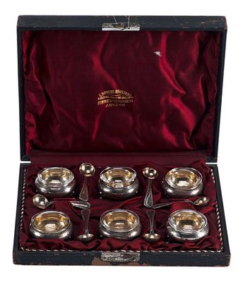 Набор солонок в оригинальном футляре серебро 800 пр. L.Robert-Keusters Бельгия нач. ХХ в. Европа 