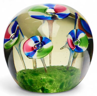 Пресс-папье. стекло. РоссияНачало XX векастекло, литье6,5 см х смПресс-папье представляет собой 