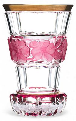 Стакан &laquo;ранфбехер&raquo; украшенный красными цветами. Богемиясередина ХХ векастекло прозрачное 