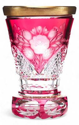 Стакан &laquo;ранфбехер&raquo; с цветочным рисунком. Богемиясередина ХХ векатекло прозрачное красное; 