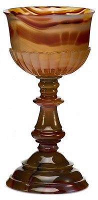 Кубок &laquo;Грааль&raquo;. Середина XX векаагат, точение, шлифовка12,2 см х смКубок, украшенный 