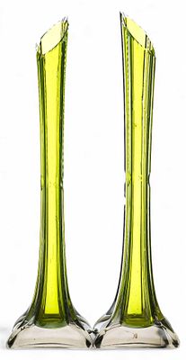 Парные вазы из зелёного стекла. РоссияНачало XX веказеленое стекло, литье, шлифовка43,9 и 43,3 
