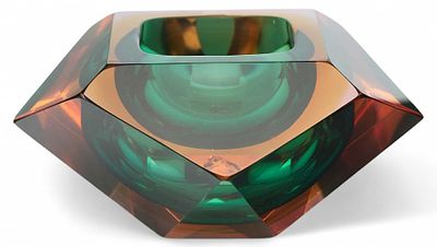 Ваза с морской рыбкой. Богемия1930-ггцветное стекло, огранка, шлифовка, эмаль12,5 см х 12,5 