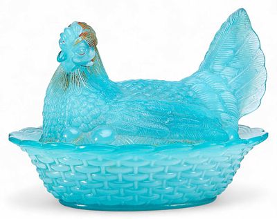 Масленка &laquo;Курочка-наседка&raquo;. Россияконец XIX— начало XX ввцветное стекло, штамп12,5 см х 