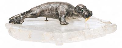 Скульптура &laquo;Морж на льдине&raquo;. ВенаКонец XIX векабронза, литьё, серебрение; кость; шпат 