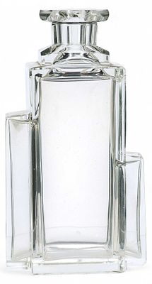 Флакон лаконичной формы. 1920-е ггстекло, литьё20,3 см х смФлакон, лаконичная форма которого 