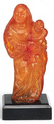 Скульптура янтарная &laquo;Богоматерь с младенцем&raquo;. ЕвропаXIX векянтарь, резьба, камень7,8 см х смНа 