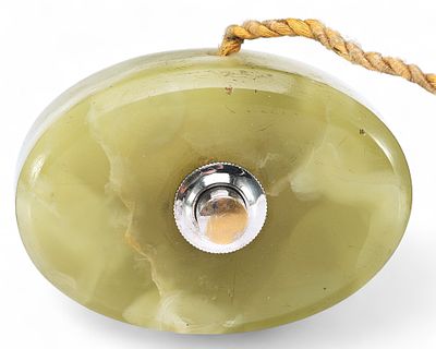 Звонок настольный. РоссияНачало XX векаоникс, резьба по камню, металл3,3 см х 7,2 смЗвонок 