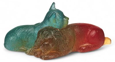 Скульптура &laquo;Кошка с собакой&raquo;. Нанси. Францияпервая четверть ХХ векацветное стекло; литьё4 см х 