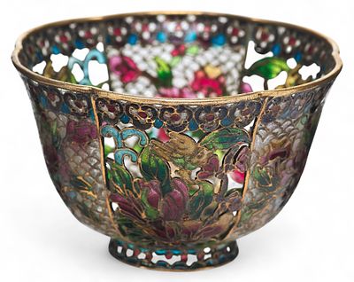 Ваза витражная. Россияконец XIX - начало XX ввмедный сплав; витражное стекло5,5 см х 7,7 