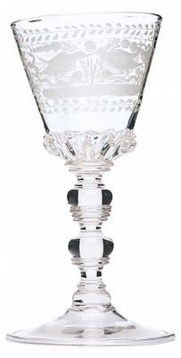 Кубок с изображением голубей. БогемияXVIII векбесцветное стекло, гранение, матовая гравировка18 