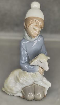 Скульптура "Пастух с ягненком". Испания. Фарфор. Lladro. 1971-1974г. Высота 15см. Без сколов 