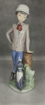 Скульптура "Мальчик с собакой" Испания. Фарфор. NAO. Lladro 1982г. Высота 23см. Без сколов 