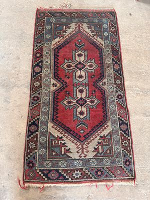 An early 20th century hand woven oriental rug. 140cm x 70cm