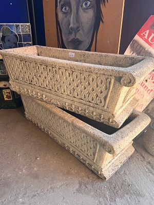 A pair of Cotswold studios matching planters each 90cm wide.