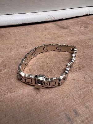 A silver linked bracelet stamped Mexico 925. 49g.