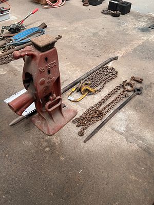A Duff-Norton 15 tonne ratchet jack with shortening chain, 3 leg chain and crow bar