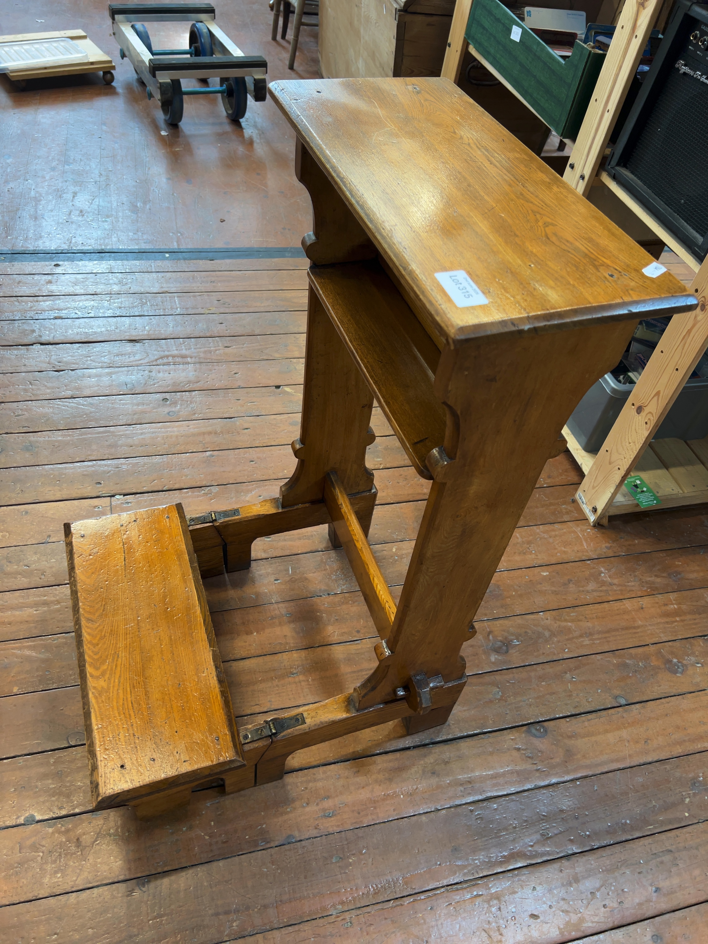 Late 19th-Century Gothic Revival Stained Wood Prie-Dieu