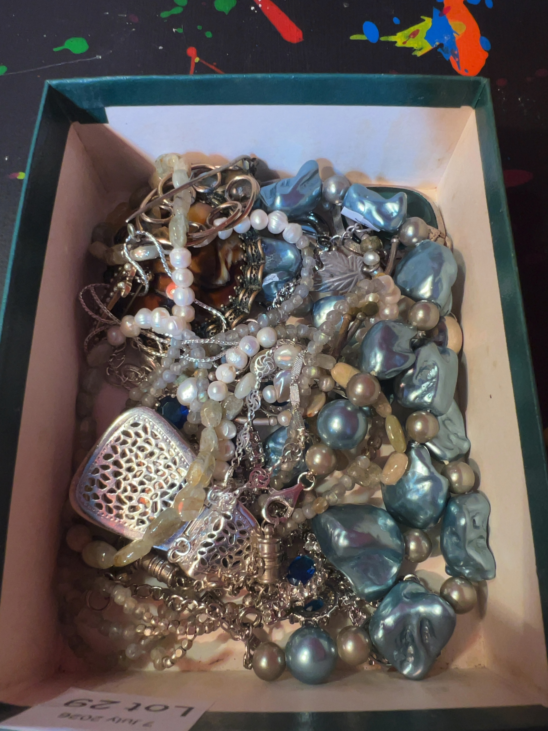 Assorted Vintage and Modern Costume Jewellery