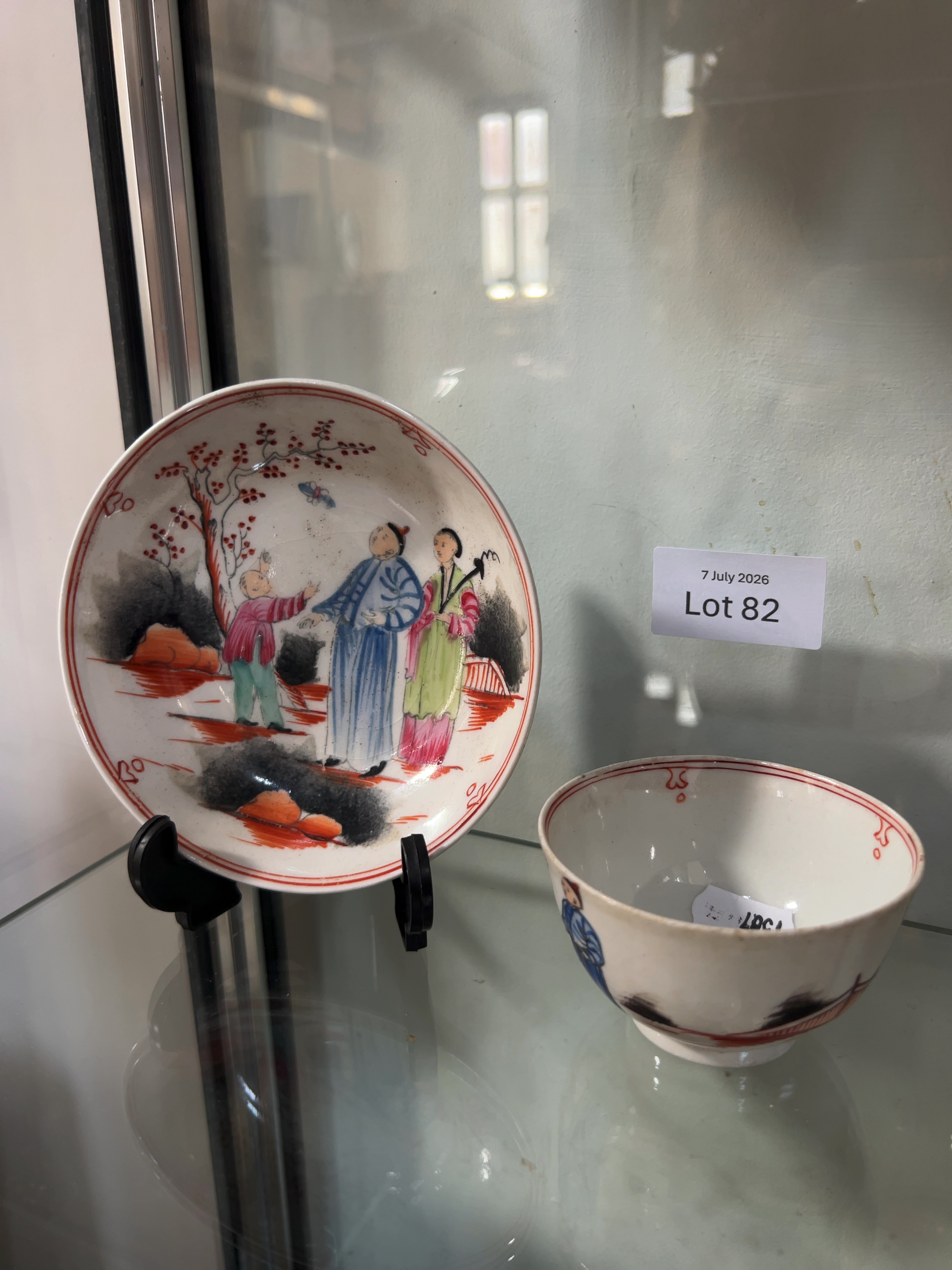 A Pair of Porcelain Teabowl and Saucer in the Chinese Export Style Attributed to New Hall