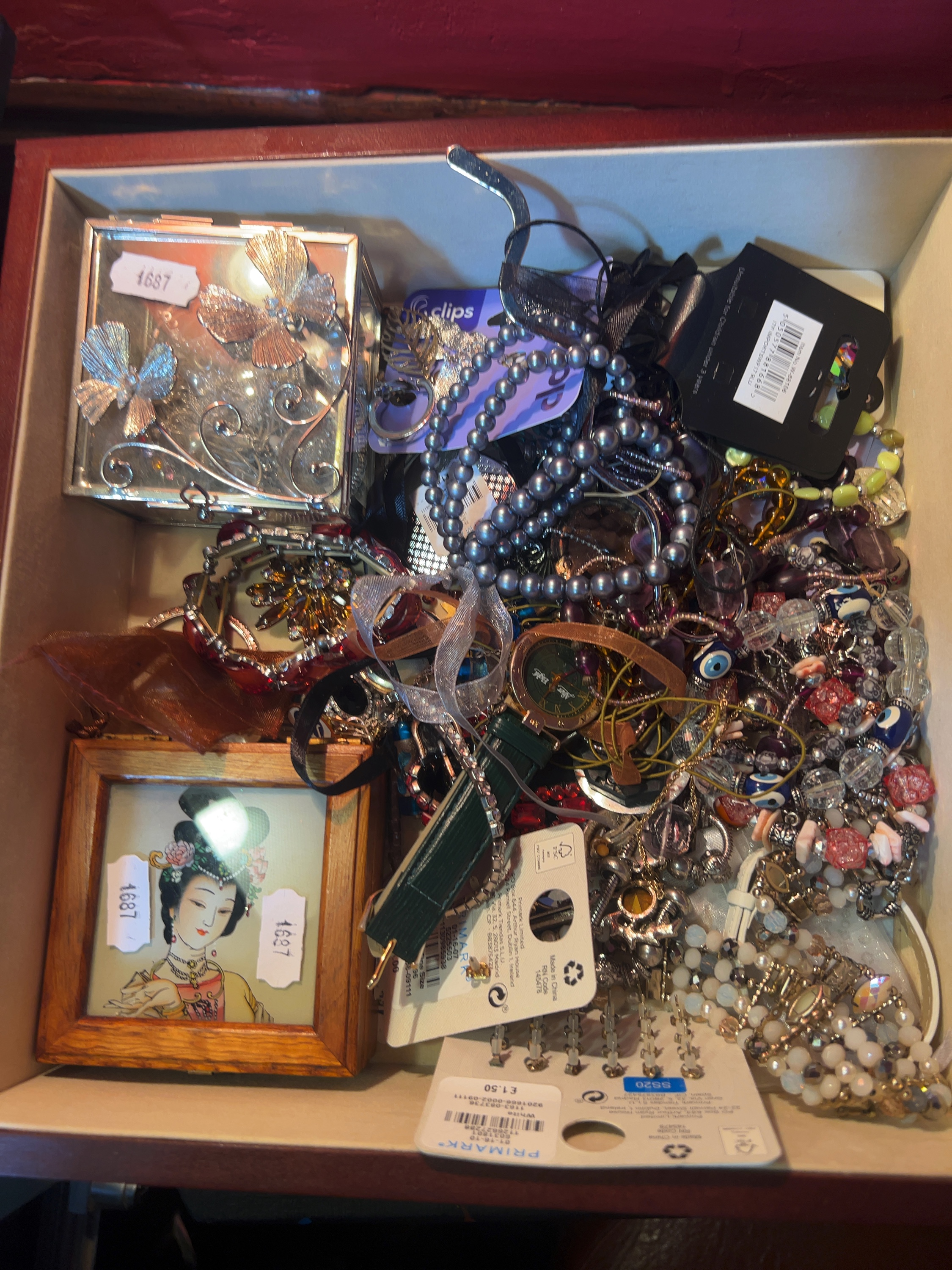 Contemporary Costume Jewellery and Decorative Items including a Butterfly Trinket Box and an After Eight Wristwatch assortment
