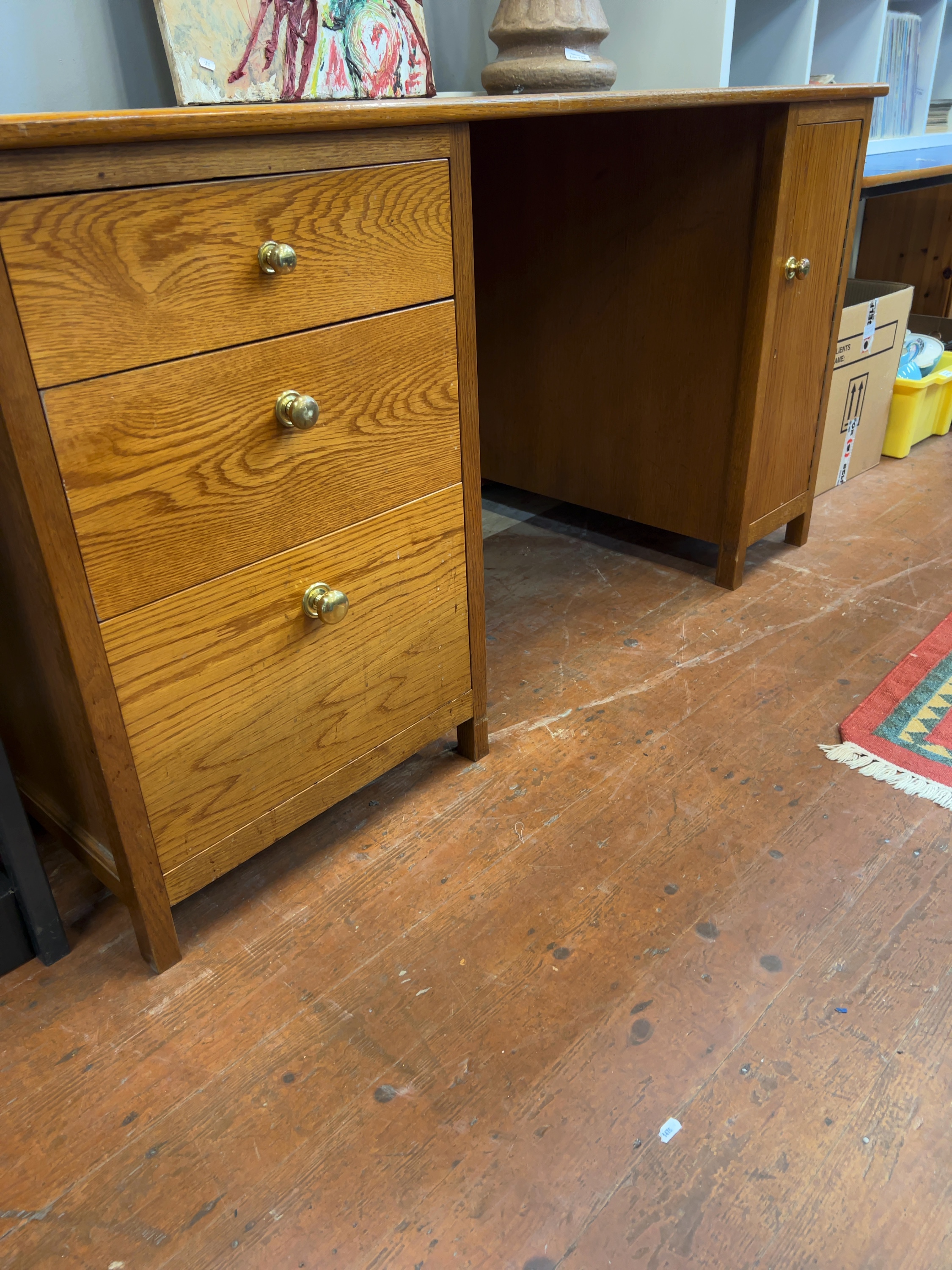 Mid-to-Late 20th-Century Oak and Oak Veneer Twin-Pedestal Desk
