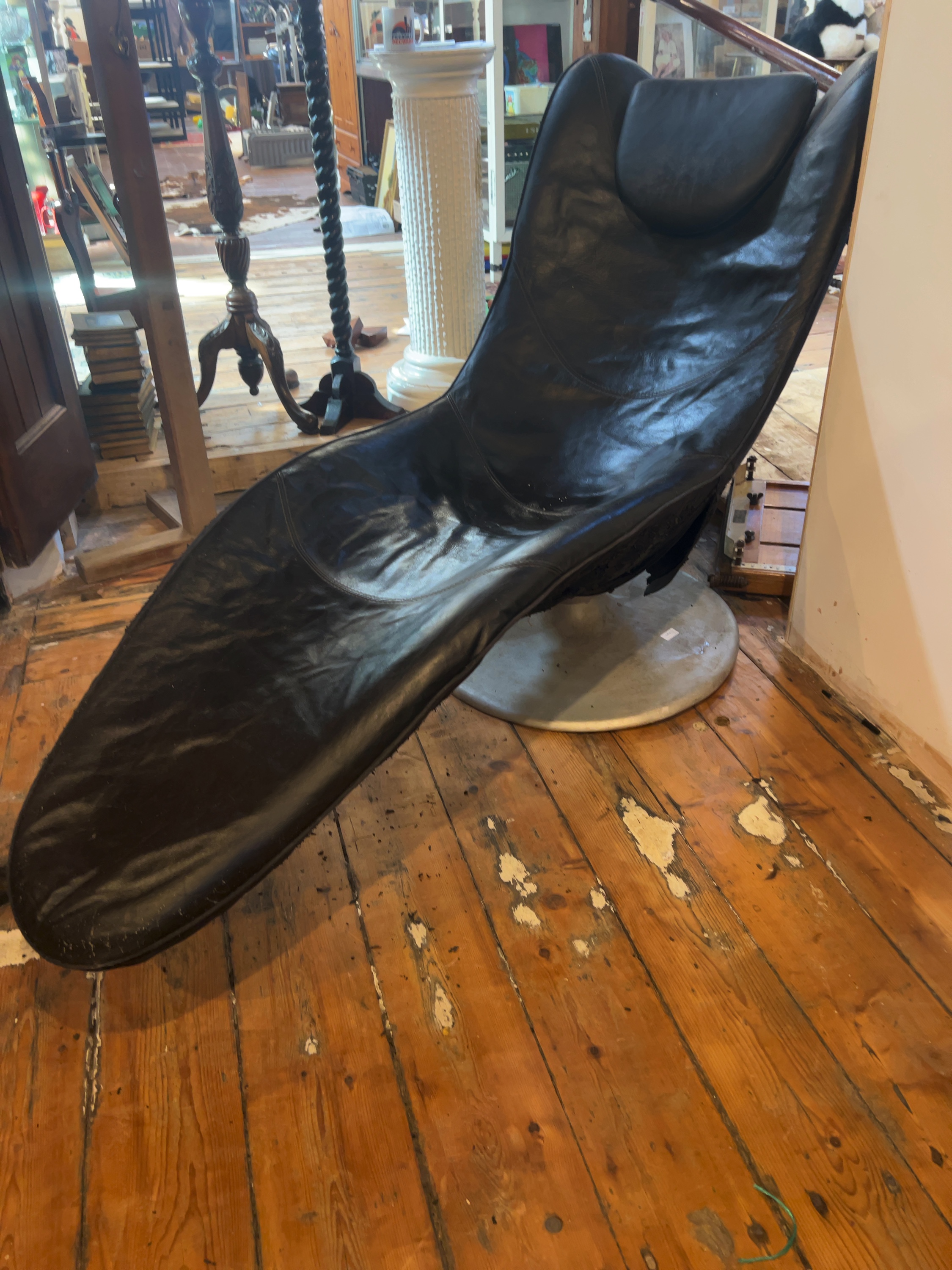 Modern Space Age Style Faux-leather Swivel Lounge Chair