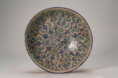 A MINA'I WARE CERAMIC BOWL WITH FLORAL DECORATION. Persia, Ca. 12th - 13th century AD . A 