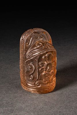 AN ABBASID SMOKY QUARTZ CHESS PIECE. Ca. 9th-10th century AD . A chess piece made of smoky rock 
