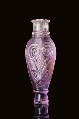 A FINELY CARVED FATIMID AMETHYST GLASS VESSEL. Ca. 11th - 12th century AD . A rare perfume flask 