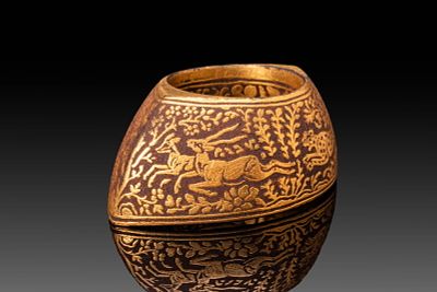 A MUGHAL KOFTGARI ARCHER'S THUMB RING. Deccan or North India, Ca. 17th-18th century AD. A flared 