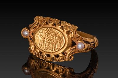RARE BYZANTINE OPENWORK HIGH KARAT GOLD RING WITH PEARLS, DEPICTING CHRIST AND SAINTS AND INSCRIPTIO
