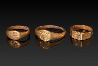 COLLECTION OF LATE ROMAN / BYZANTINE INSCRIBED HIGH KARAT GOLD RINGS. Ca. AD 300 - 500. A 