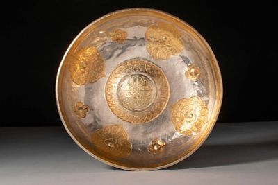 BYZANTINE SILVER-GILT SHALLOW BOWL WITH COMPLEX ORNAMENT. Ca. AD 1000 - 1200. A shallow silver 