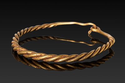 VIKING HIGH KARAT GOLD TWISTED BRACELET. Ca. AD 900 - 1100. A 20.5 kt gold bracelet made from a 